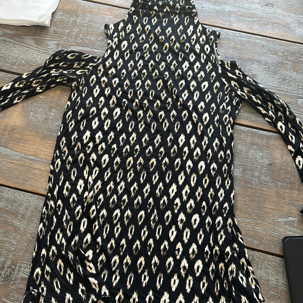 Like new cold shoulder top!